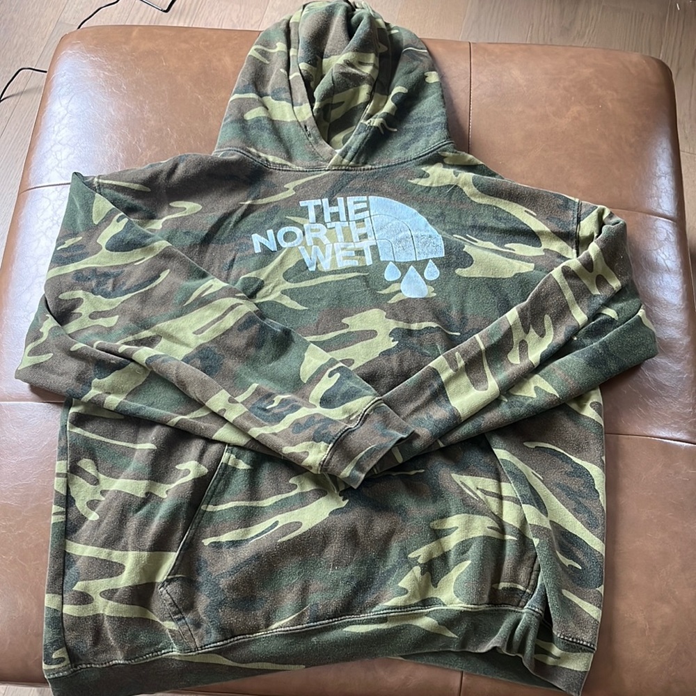 The North Wet Pacific Northwest green camo hoodie size large